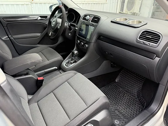 Volkswagen Golf 2010 photo 4