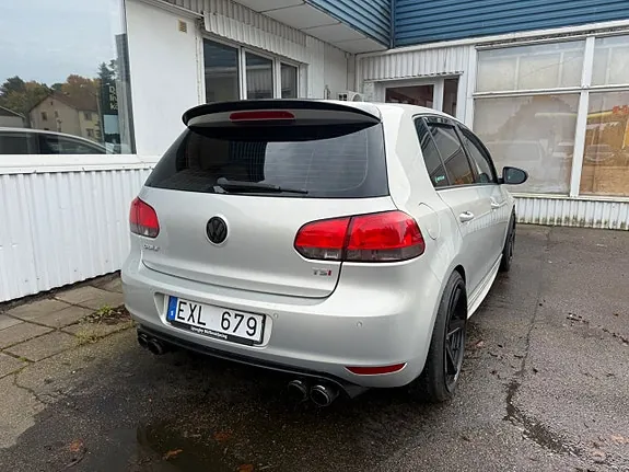 Volkswagen Golf 2010 photo 3