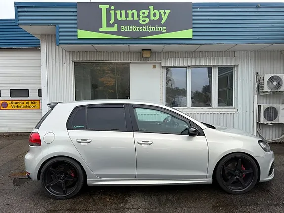 Volkswagen Golf 2010 photo 2