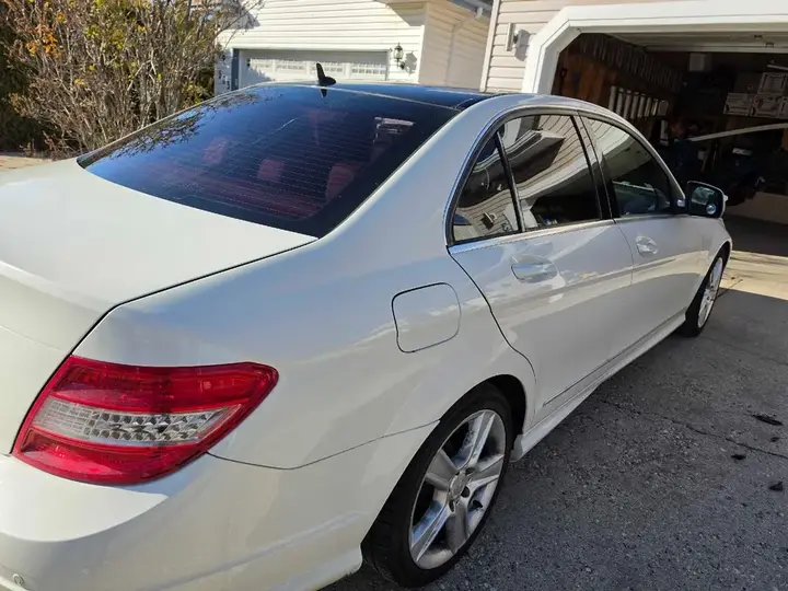 Mercedes-Benz 300-Series 2008 photo 2