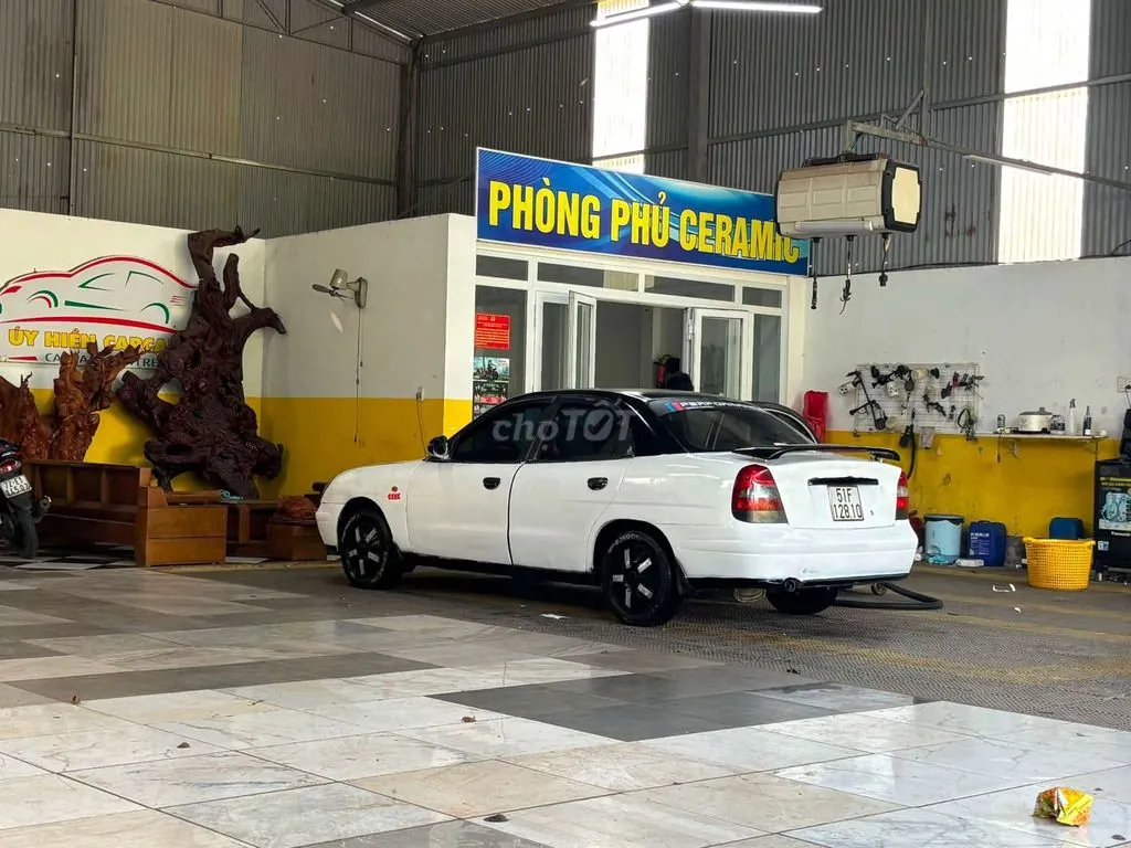 Daewoo Nubira photo 3