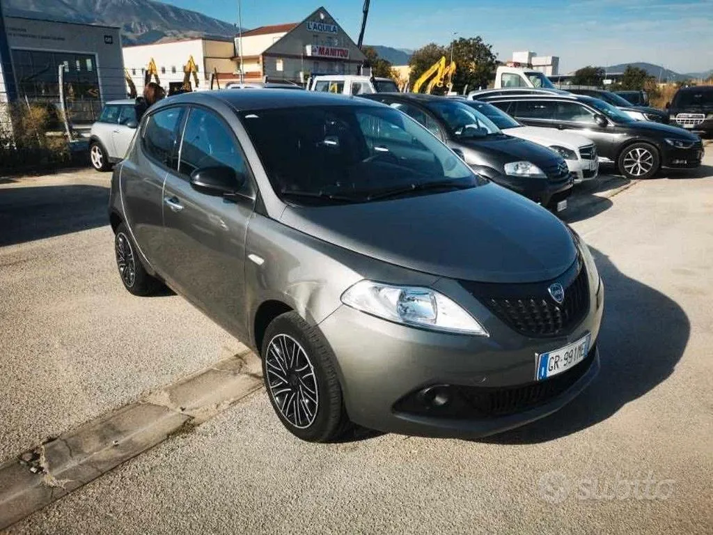 Lancia Ypsilon