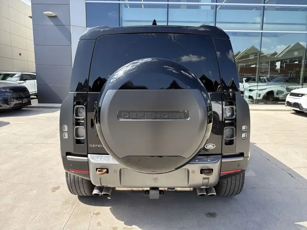 Land Rover Defender 2023 photo 4