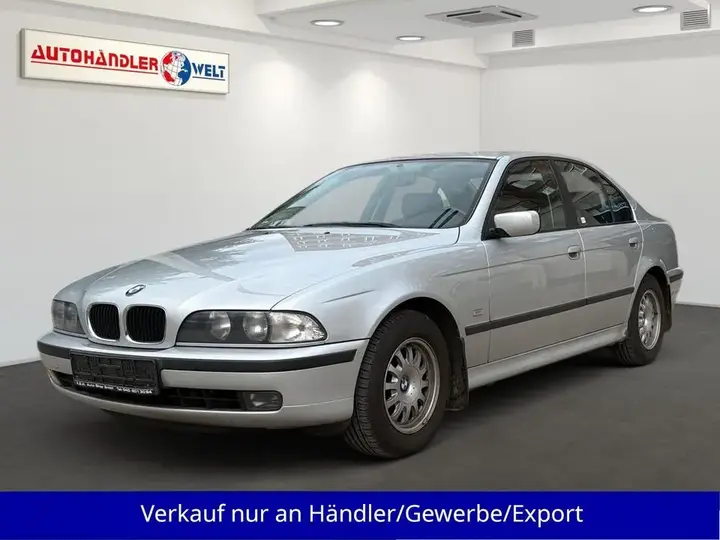 BMW 523I