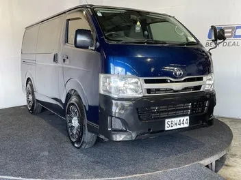 Toyota Hiace 2013 photo 2