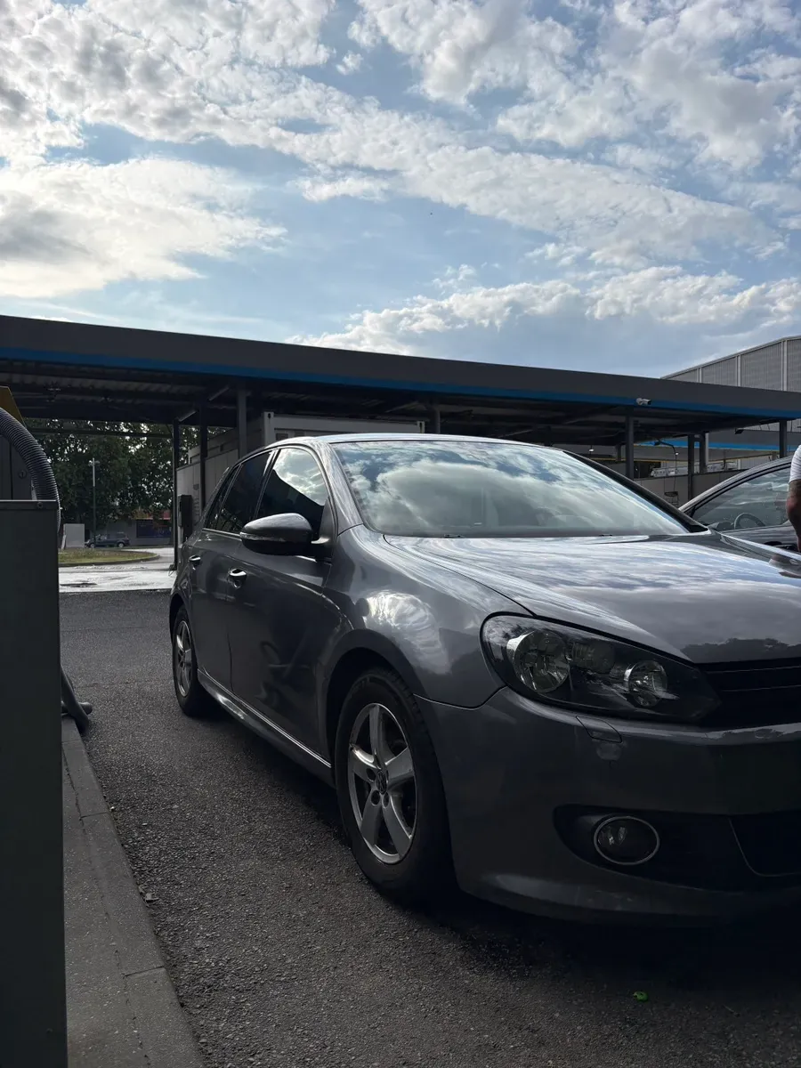 Volkswagen Golf 2011 photo 2