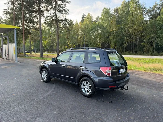 Subaru Forester 2010 photo 2