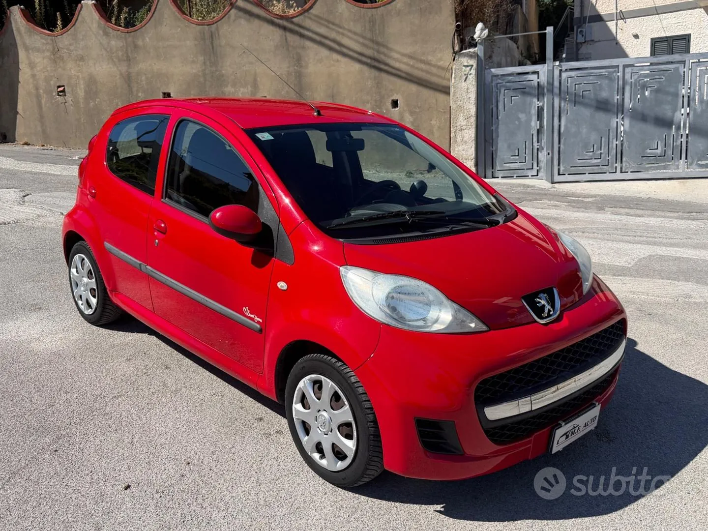 Peugeot 107 2011 photo 2