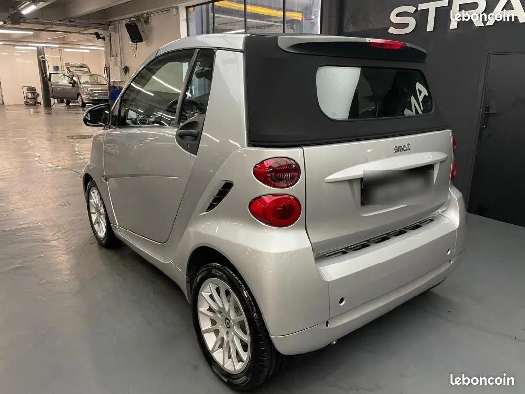 Smart Fortwo 2011 photo 2
