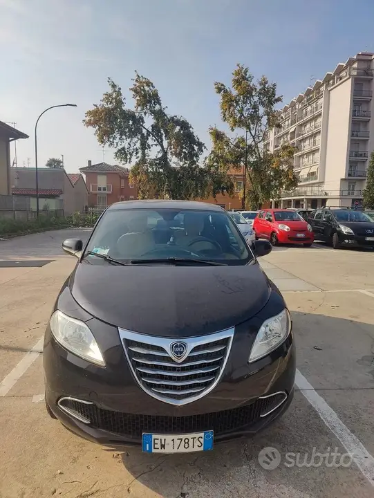 Lancia Ypsilon