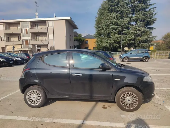 Lancia Ypsilon 2014 photo 2
