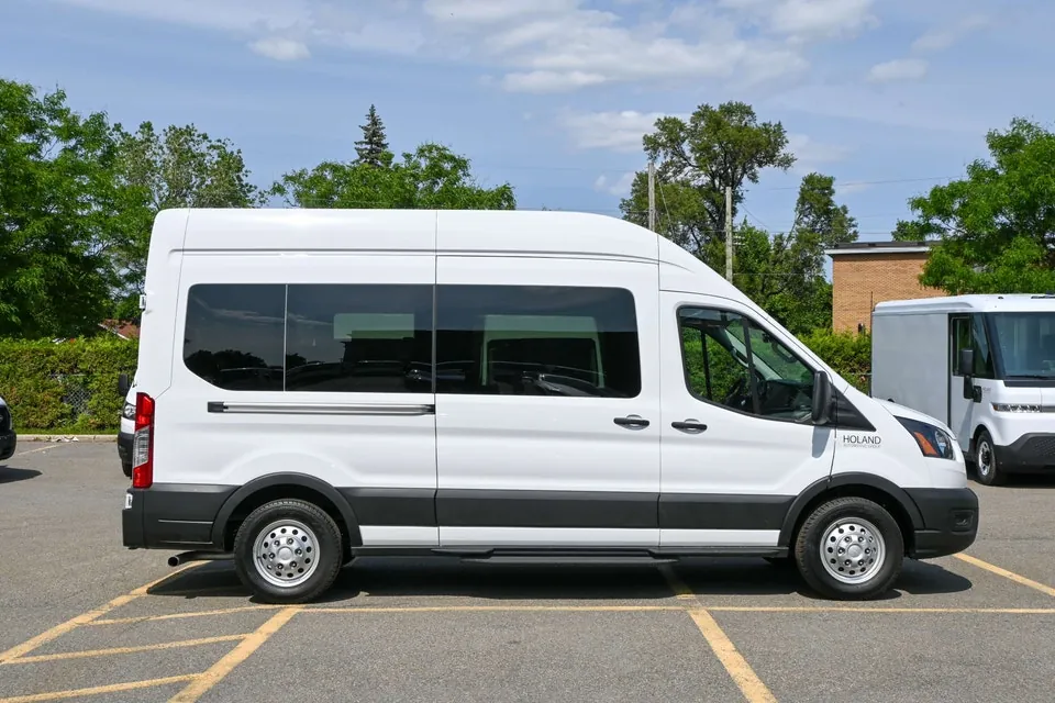 Ford Transit 2025 photo 4