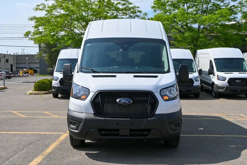 Ford Transit 2025 photo 2