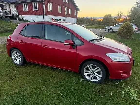 Toyota Auris 2012 photo 4