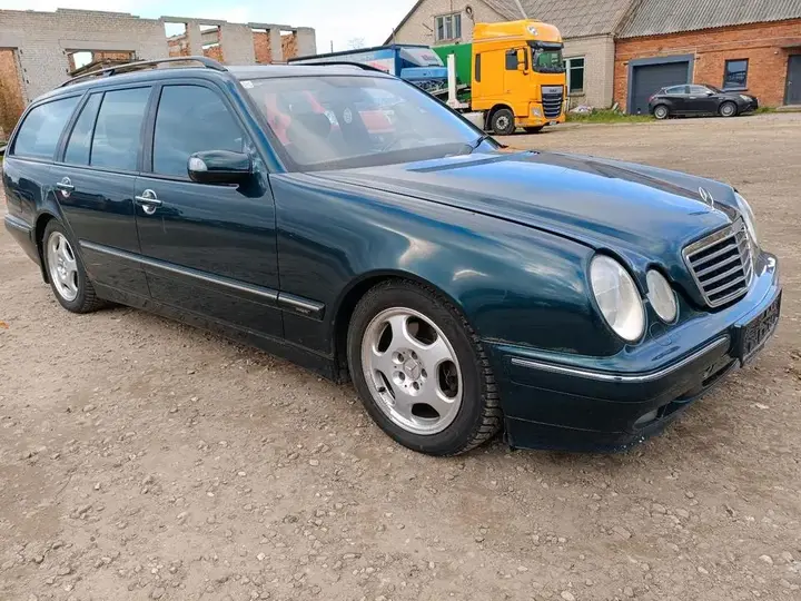 Mercedes-Benz E270