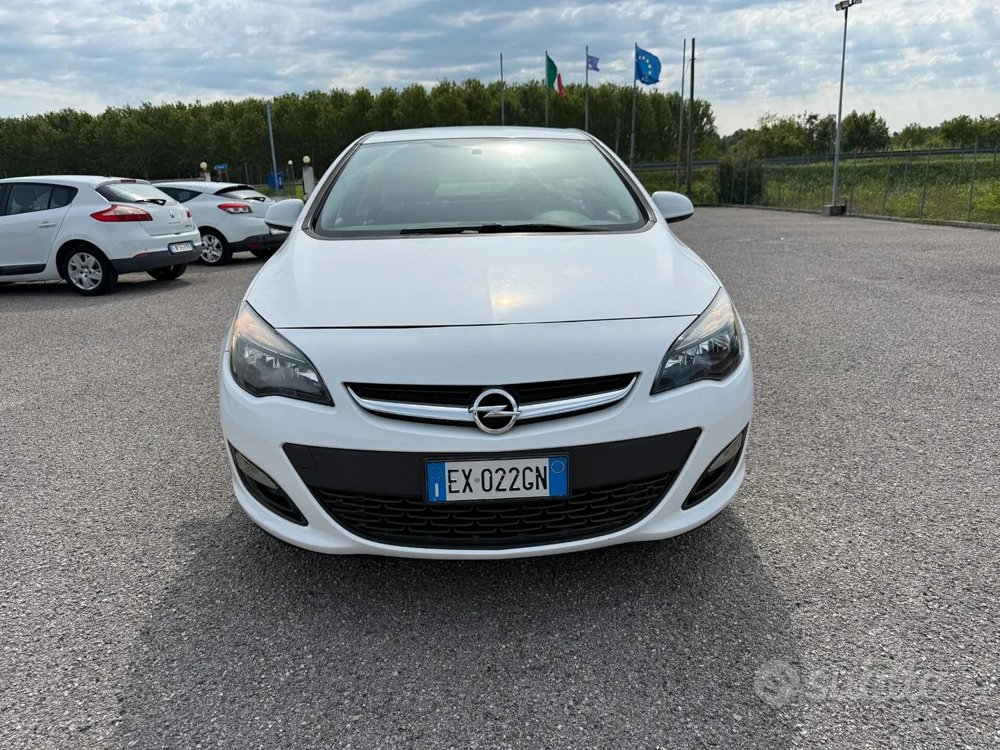 Opel Astra 2014 photo 2