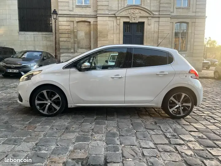 Peugeot 208 2016 photo 2