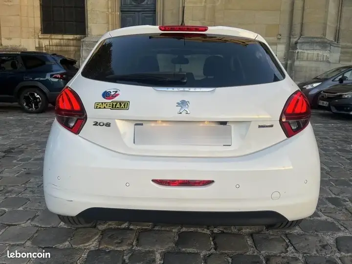 Peugeot 208 2016 photo 4