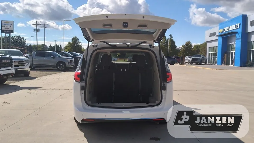 Chrysler Pacifica 2023 photo 5