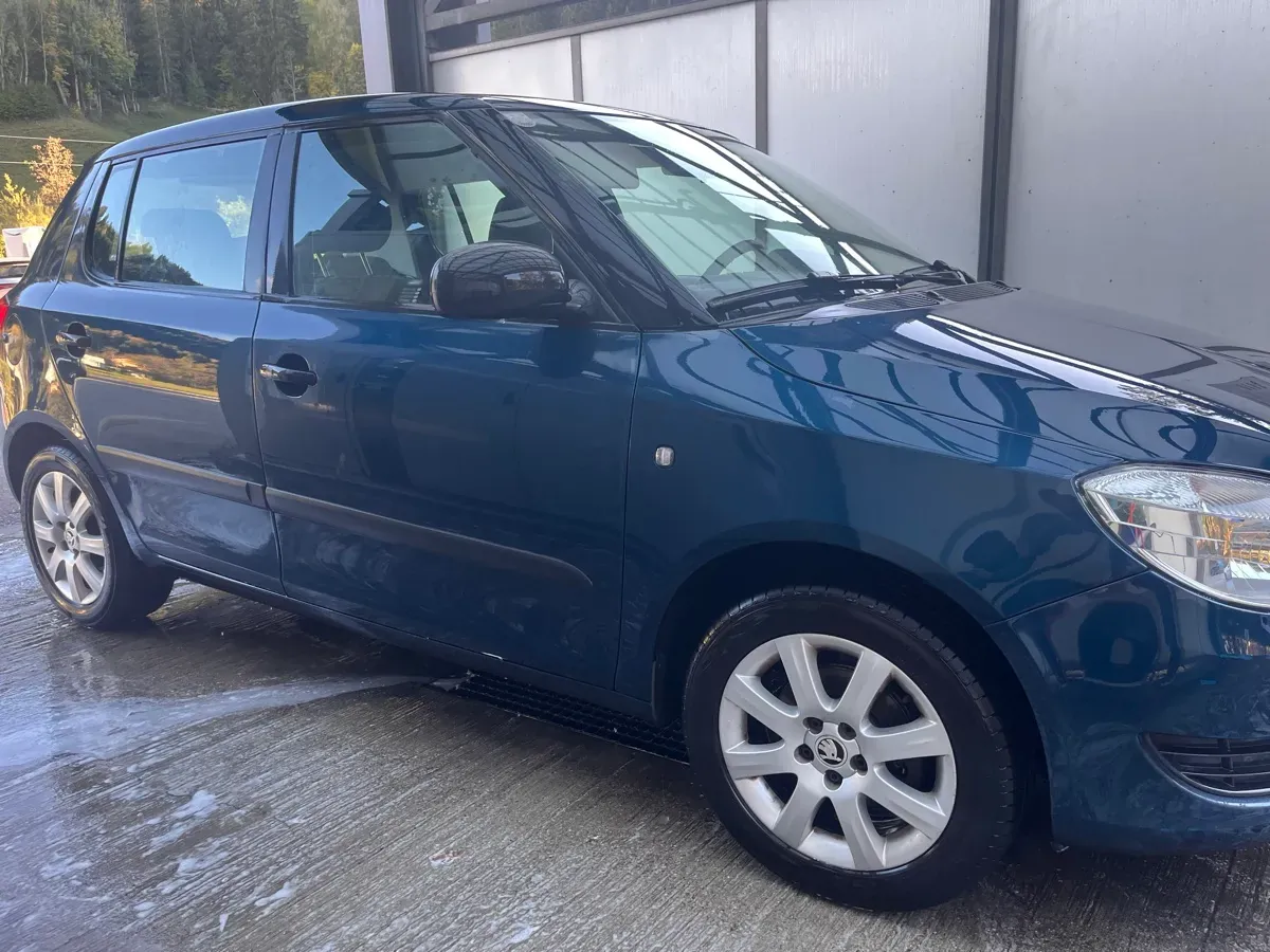 Skoda Fabia 2012 photo 2