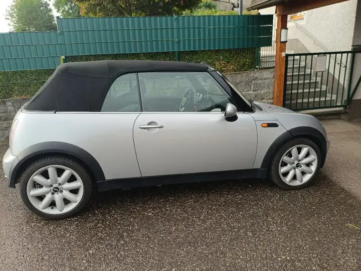 Mini Cabrio 2005 photo 2