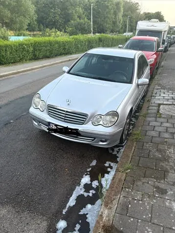 Mercedes-Benz C220