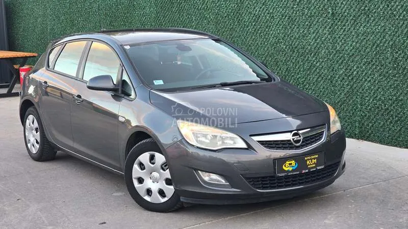 Opel Astra J 2010 photo 5