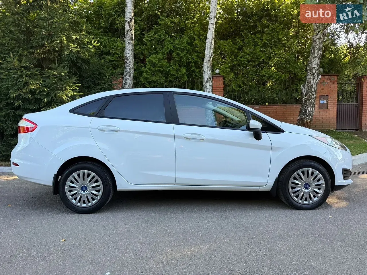 Ford Fiesta 2016 photo 2