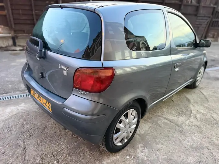 Toyota Yaris 2005 photo 3