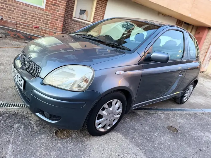Toyota Yaris 2005 photo 2