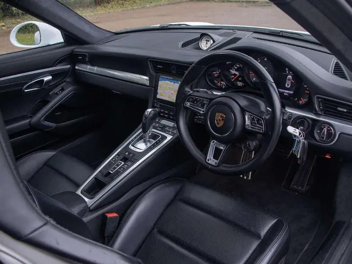 Porsche 911 2017 photo 2