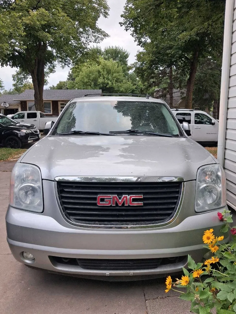GMC Yukon 2010 photo 3