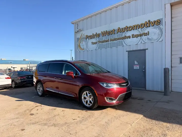 Chrysler Pacifica 2017 photo 3
