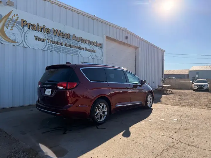 Chrysler Pacifica 2017 photo 5