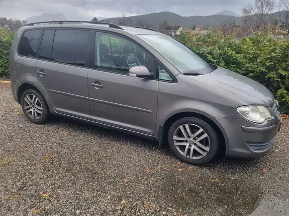 Volkswagen Touran 2008 photo 2