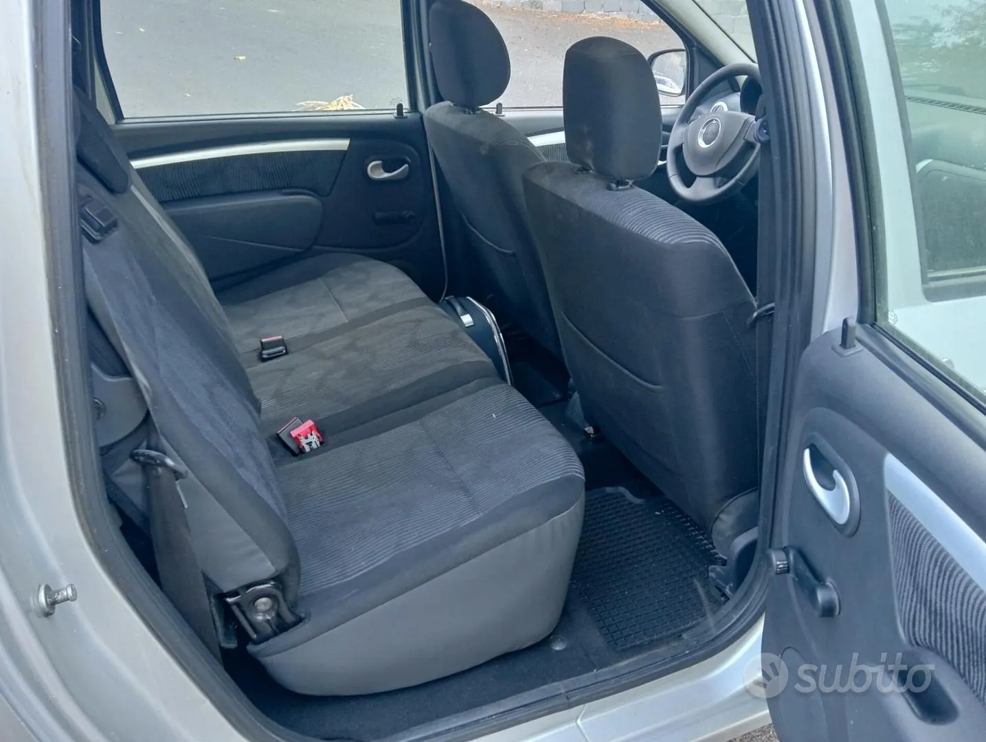 Dacia Logan 2011 photo 5