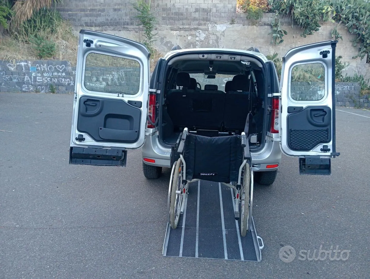 Dacia Logan 2011 photo 3