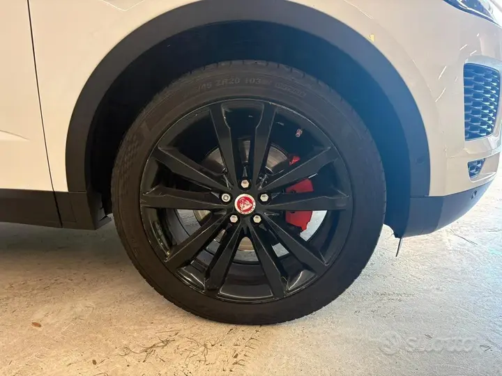 Jaguar E-Pace 2018 photo 5
