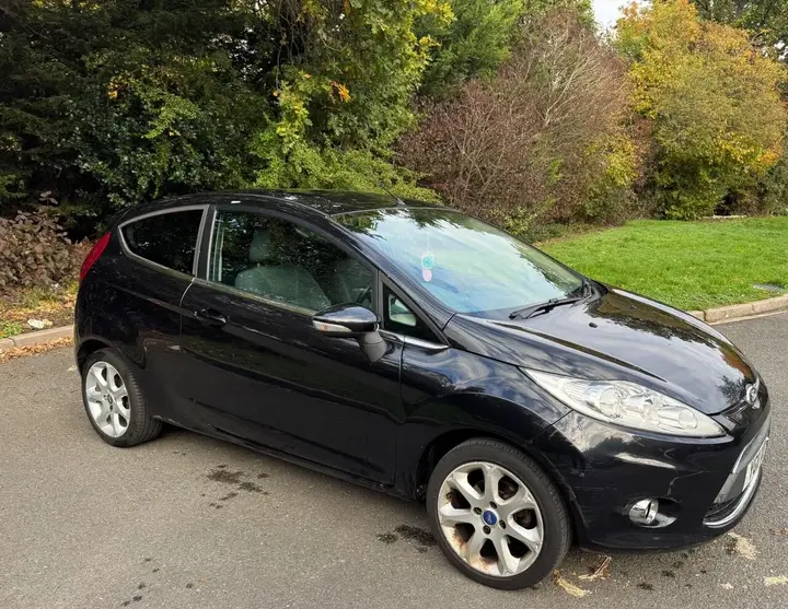 Ford Fiesta 2011 photo 2
