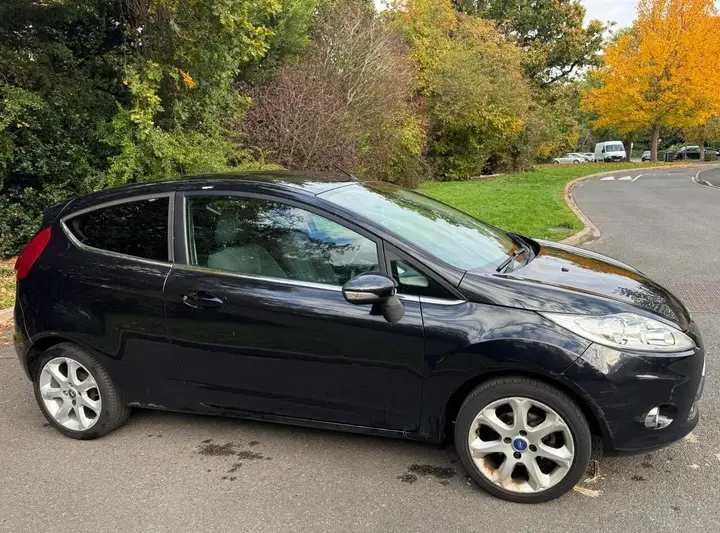 Ford Fiesta 2011 photo 3