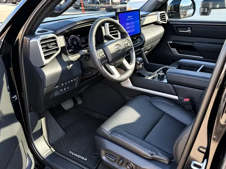 Toyota Tundra 2025 photo 2