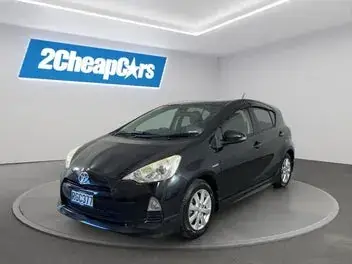 Toyota Aqua 2014 photo 2