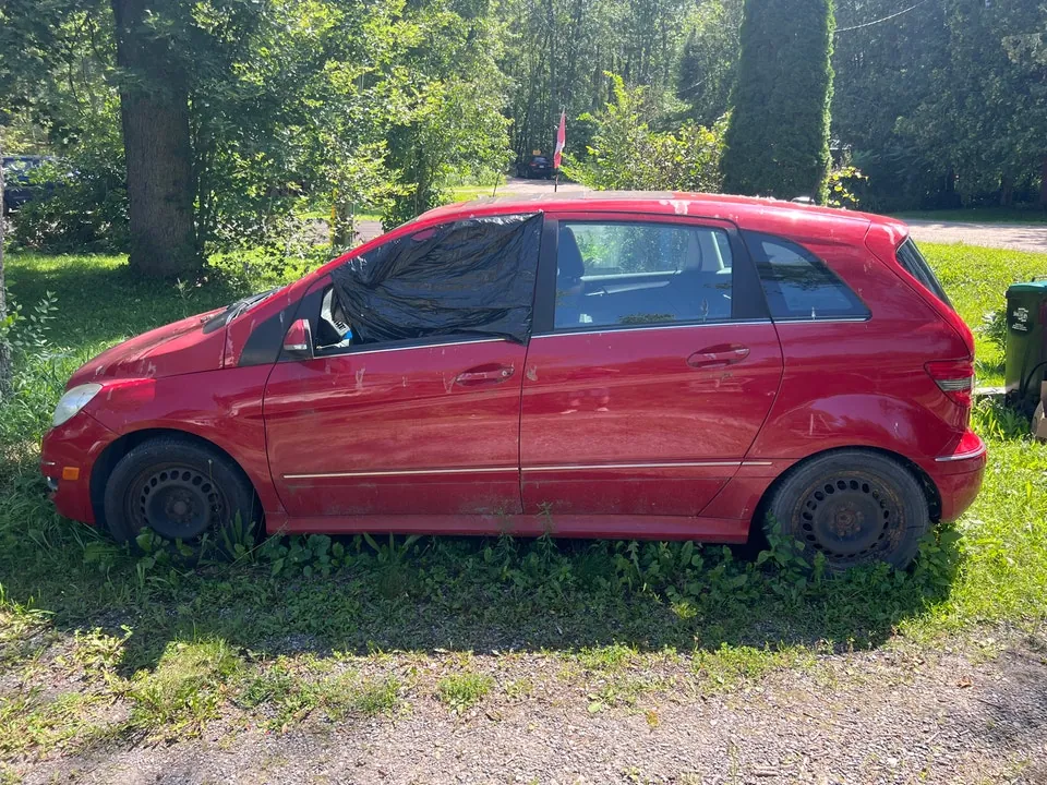 Mercedes-Benz B-Class 2011 photo 2