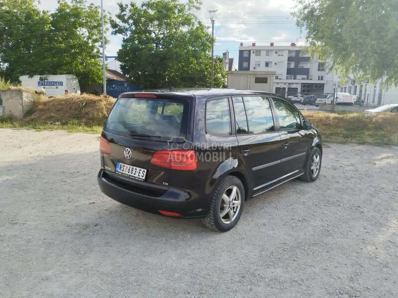 Volkswagen Touran 2013 photo 5