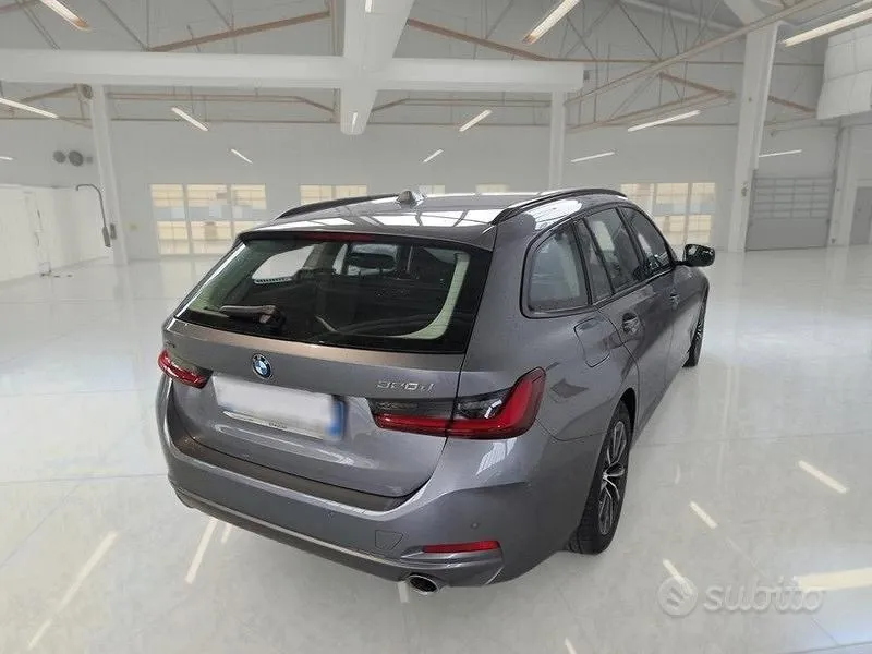 BMW 3 Series 2023 photo 4