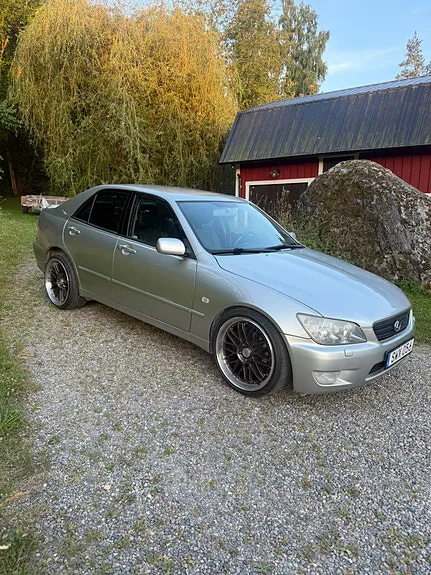 Lexus Is300 2002 photo 2