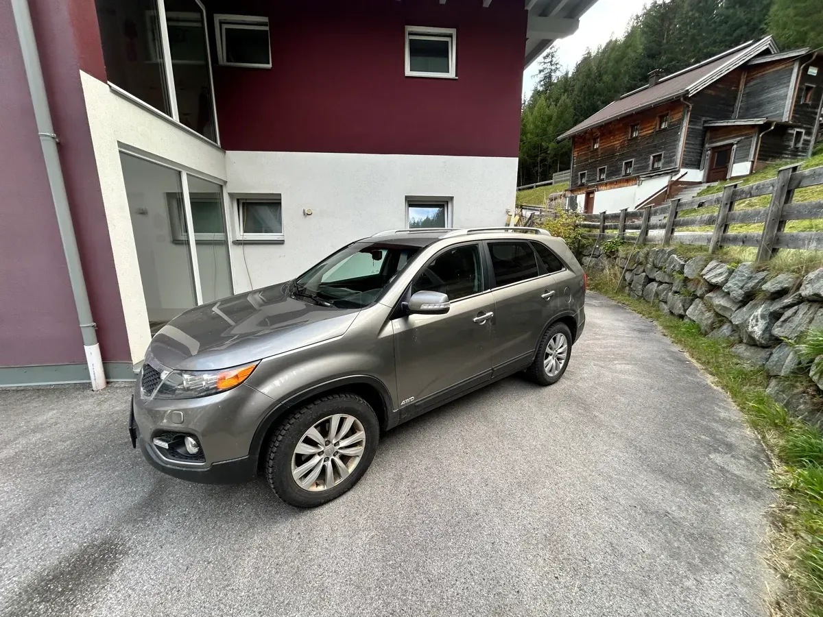 Kia Sorento 2010 photo 2