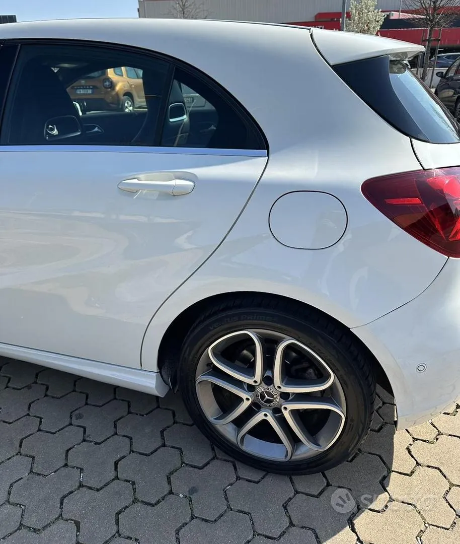 Mercedes-Benz A160 2015 photo 2
