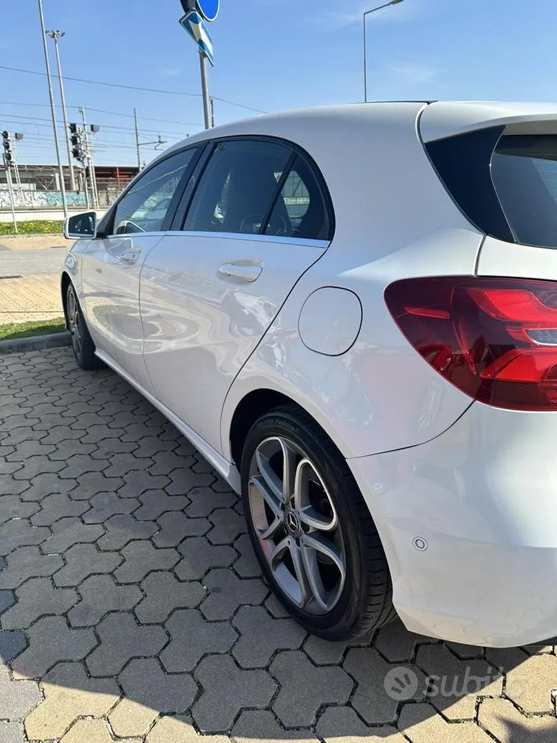 Mercedes-Benz A160 2015 photo 3
