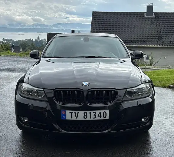 BMW 318D 2011 photo 2